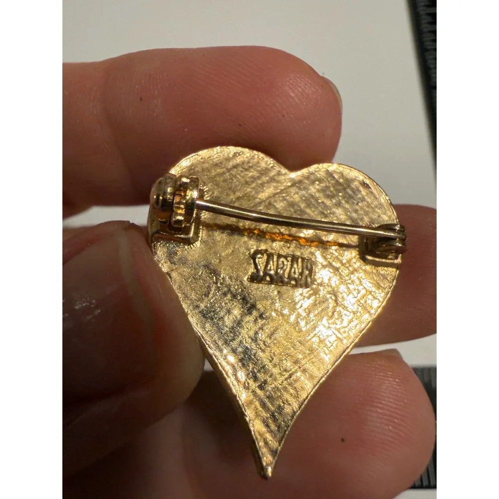 Vintage Sarah Coventry Black Enamel Gold Tone‎ Heart Brooch Pin Signed Classic
